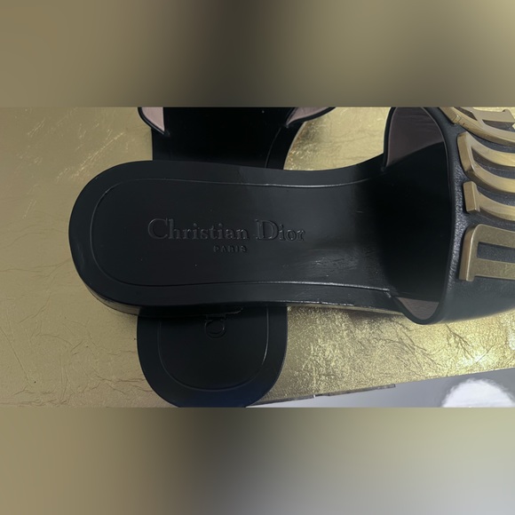 DIOR. Revolution slide - Picture 3 of 8